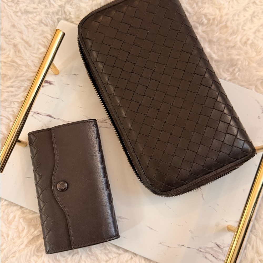 Authentic Bottega Vaneta Brown Leather Wallet and Key holder bundle